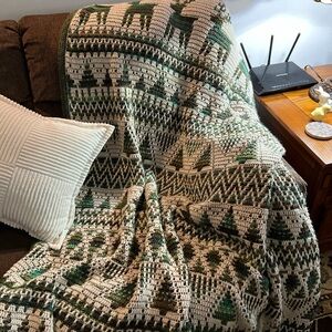 Cozy Holiday crocheted Blanket - Green and Cream. Handmade